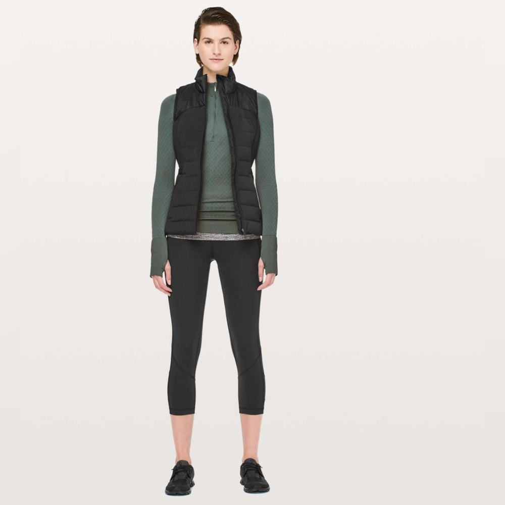46. Lululemon Pace Rival Crop *Full-On Luxtreme 22"
Black
Size 4